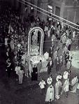 Processione della statua della Madonna durante la Decennale Eucaristica del 1937